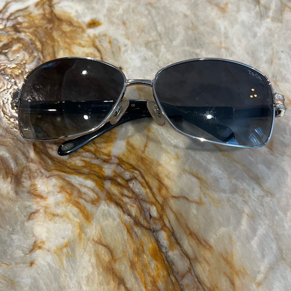 Beautiful pair of Tiffany sunglasses for woman - Picture 3 of 5